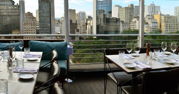 Esther Rooftop recebe 2026 com Réveillon elegante