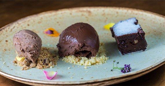 A Trilogia de Chocolate é a aposta do chef Thiago Cerqueira para adoçar o Dia das Mães no charmoso Sympa Eventos BaresSP 570x300 imagem