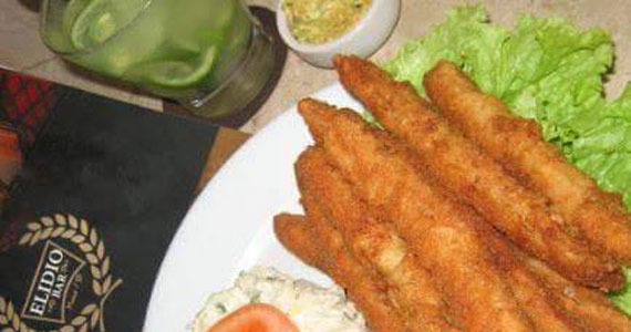 Elidio Bar oferece tira de filé de pescada como sugestão no cardápio