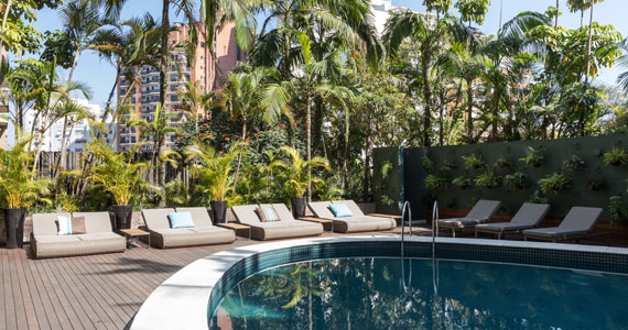 Tivoli Mofarrej arma BBQ by the pool para celebrar Dia dos Pais em grande estilo