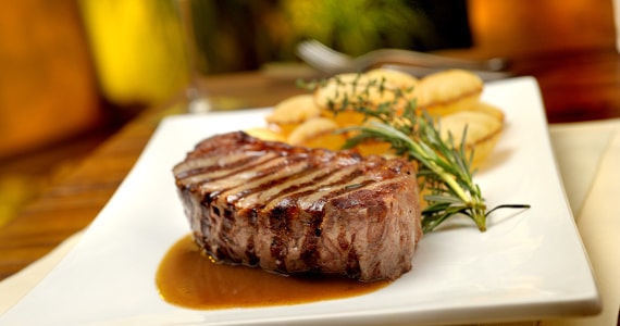 Varanda Grill presenteia os Papais com uma experiência gastronômica