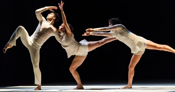 Quasar Cia de Dança no Auditório Ibirapuera Quasar Cia de Dança no Auditório Ibirapuera