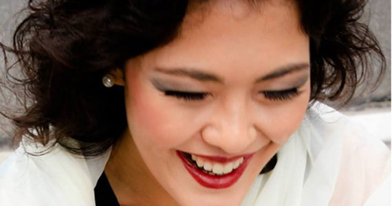 Ton Ton Jazz recebe o show Piano & Voz da cantora Vivi Rocha