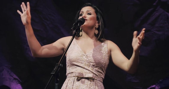 Ziza Fernandes apresenta o show inédito Simplesmente no Theatro NET em Dezembro