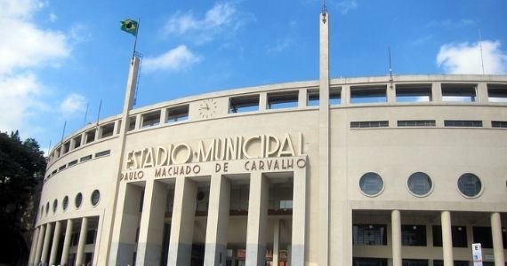 Feira Sabor Nacional na fachada do Museu do Futebol