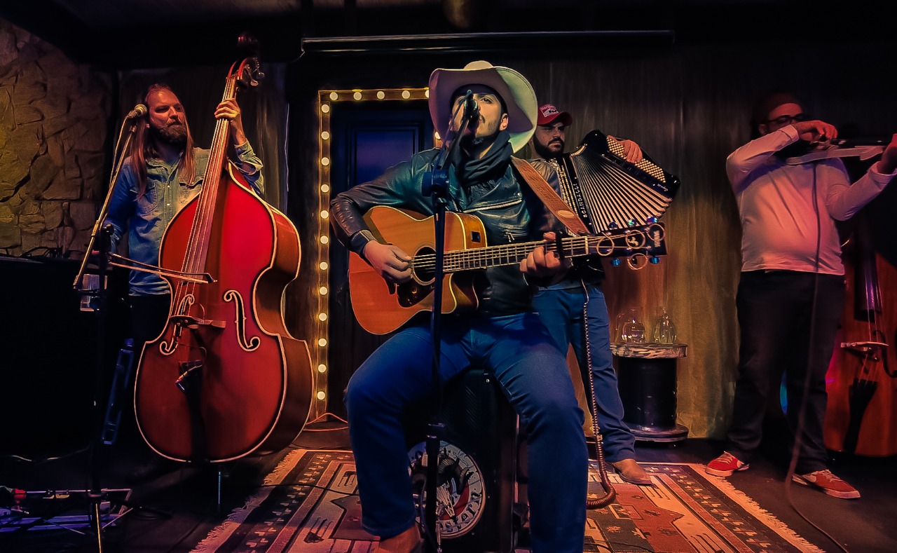 Soma Cervejaria tem programação especial de aniversário com Stand Up Comedy, shows e novidades no tap