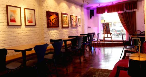 Casa Fluida apresenta performances de artistas do universo drag