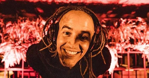 Casa Flutuar recebe Dj Dre Guazzelli 