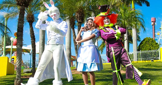Hopi Hari apresenta espetáculo “Alice de volta ao País Mais Divertido do Mundo”