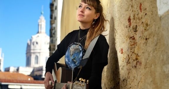 Mallu Magalhães no Tokio Marine Hall Mallu Magalhães no Tokio Marine Hall