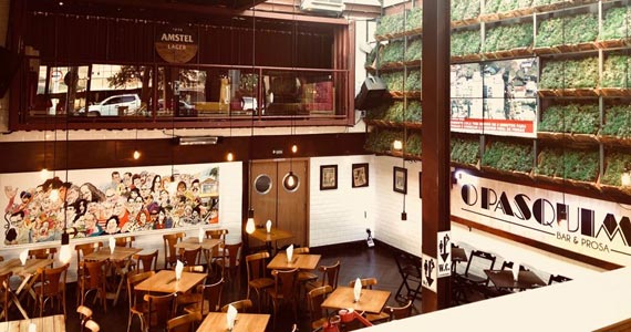 O Pasquim Bar & Prosa oferece música ao vivo, Double Moscow Mule e Feijoada no Feriado