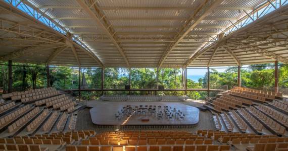 Apresentações de Maria Rita, Fabiana Cozza e Ney Matogrosso em Ilhabela