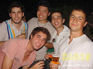 Som ambiente e cerveja bem gelada no Seu Justino Som ambiente e cerveja bem gelada no Seu Justino