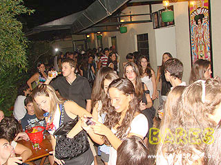 Som ambiente e cerveja bem gelada no Seu Justino Som ambiente e cerveja bem gelada no Seu Justino