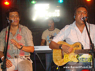 Sábado animado no Athens Bar Sábado animado no Athens Bar