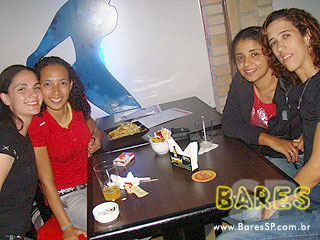 Sábado animado no Athens Bar Sábado animado no Athens Bar