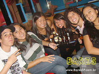 Sábado animado no Athens Bar Sábado animado no Athens Bar