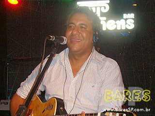 Sábado animado no Athens Bar Sábado animado no Athens Bar