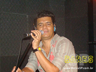 Sábado animado no Athens Bar Sábado animado no Athens Bar