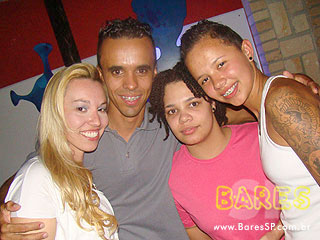 Sábado animado no Athens Bar Sábado animado no Athens Bar