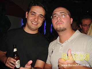 Sábado animado no Athens Bar Sábado animado no Athens Bar