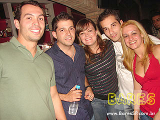 Sábado animado no Athens Bar Sábado animado no Athens Bar