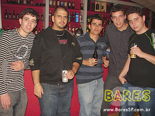 Sábado animado no Athens Bar Sábado animado no Athens Bar