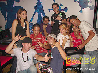 Sábado animado no Athens Bar Sábado animado no Athens Bar