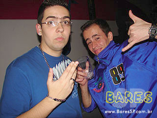 Sábado animado no Athens Bar Sábado animado no Athens Bar