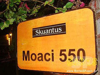 Skuantus Pub recebe a escritora Sula Gava para noite de autógrafos Skuantus Pub recebe a escritora Sula Gava para noite de autógrafos