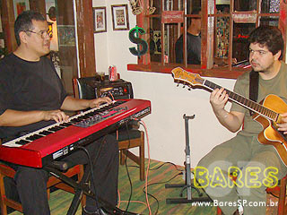 Skuantus Pub recebe a escritora Sula Gava para noite de autógrafos Skuantus Pub recebe a escritora Sula Gava para noite de autógrafos