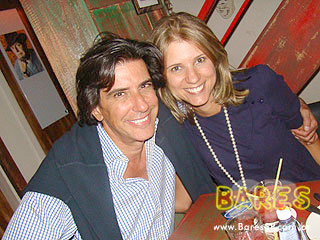 Skuantus Pub recebe a escritora Sula Gava para noite de autógrafos Skuantus Pub recebe a escritora Sula Gava para noite de autógrafos