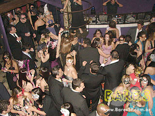 Baile de Máscaras agita o Castelo Gaudi Baile de Máscaras agita o Castelo Gaudi