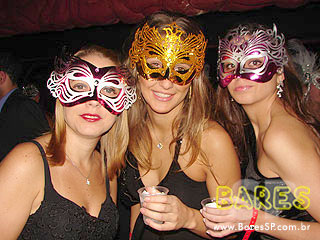 Baile de Máscaras agita o Castelo Gaudi Baile de Máscaras agita o Castelo Gaudi