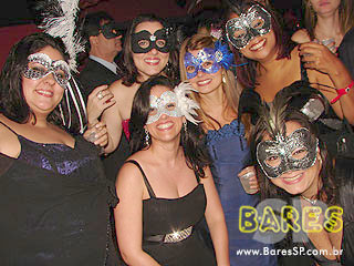 Baile de Máscaras agita o Castelo Gaudi Baile de Máscaras agita o Castelo Gaudi