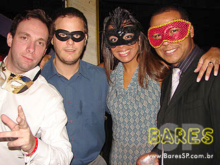 Baile de Máscaras agita o Castelo Gaudi Baile de Máscaras agita o Castelo Gaudi