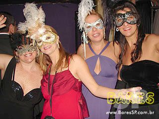 Baile de Máscaras agita o Castelo Gaudi Baile de Máscaras agita o Castelo Gaudi