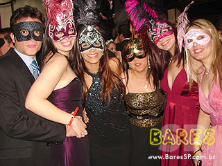 Baile de Máscaras agita o Castelo Gaudi Baile de Máscaras agita o Castelo Gaudi