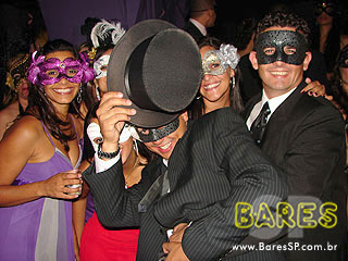 Baile de Máscaras agita o Castelo Gaudi Baile de Máscaras agita o Castelo Gaudi