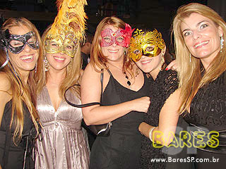 Baile de Máscaras agita o Castelo Gaudi Baile de Máscaras agita o Castelo Gaudi