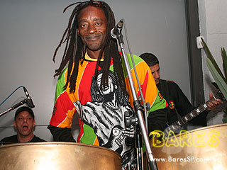 Atol comemora o aniversário de 5 anos no Espaço Pinheiros Atol comemora o aniversário de 5 anos no Espaço Pinheiros