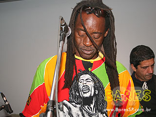 Atol comemora o aniversário de 5 anos no Espaço Pinheiros Atol comemora o aniversário de 5 anos no Espaço Pinheiros