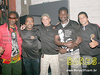 Atol comemora o aniversário de 5 anos no Espaço Pinheiros Atol comemora o aniversário de 5 anos no Espaço Pinheiros