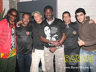 Atol comemora o aniversário de 5 anos no Espaço Pinheiros Atol comemora o aniversário de 5 anos no Espaço Pinheiros