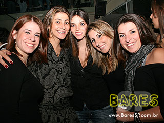 Neste domingo o Bar Santo Antônio agitou o público com repertório sertanejo Neste domingo o Bar Santo Antônio agitou o público com repertório sertanejo