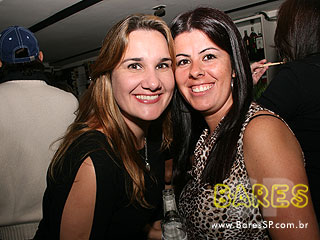 Neste domingo o Bar Santo Antônio agitou o público com repertório sertanejo Neste domingo o Bar Santo Antônio agitou o público com repertório sertanejo