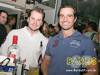 Neste domingo o Bar Santo Antônio agitou o público com repertório sertanejo Neste domingo o Bar Santo Antônio agitou o público com repertório sertanejo