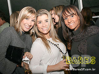 Neste domingo o Bar Santo Antônio agitou o público com repertório sertanejo Neste domingo o Bar Santo Antônio agitou o público com repertório sertanejo