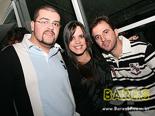 Neste domingo o Bar Santo Antônio agitou o público com repertório sertanejo Neste domingo o Bar Santo Antônio agitou o público com repertório sertanejo