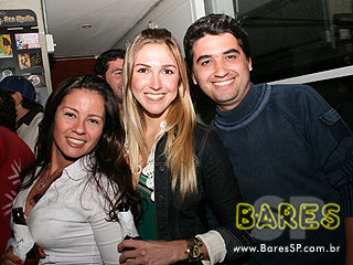 Neste domingo o Bar Santo Antônio agitou o público com repertório sertanejo Neste domingo o Bar Santo Antônio agitou o público com repertório sertanejo